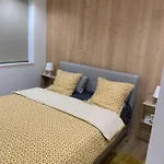 En Bord De - La Vie Boheme Apartment
